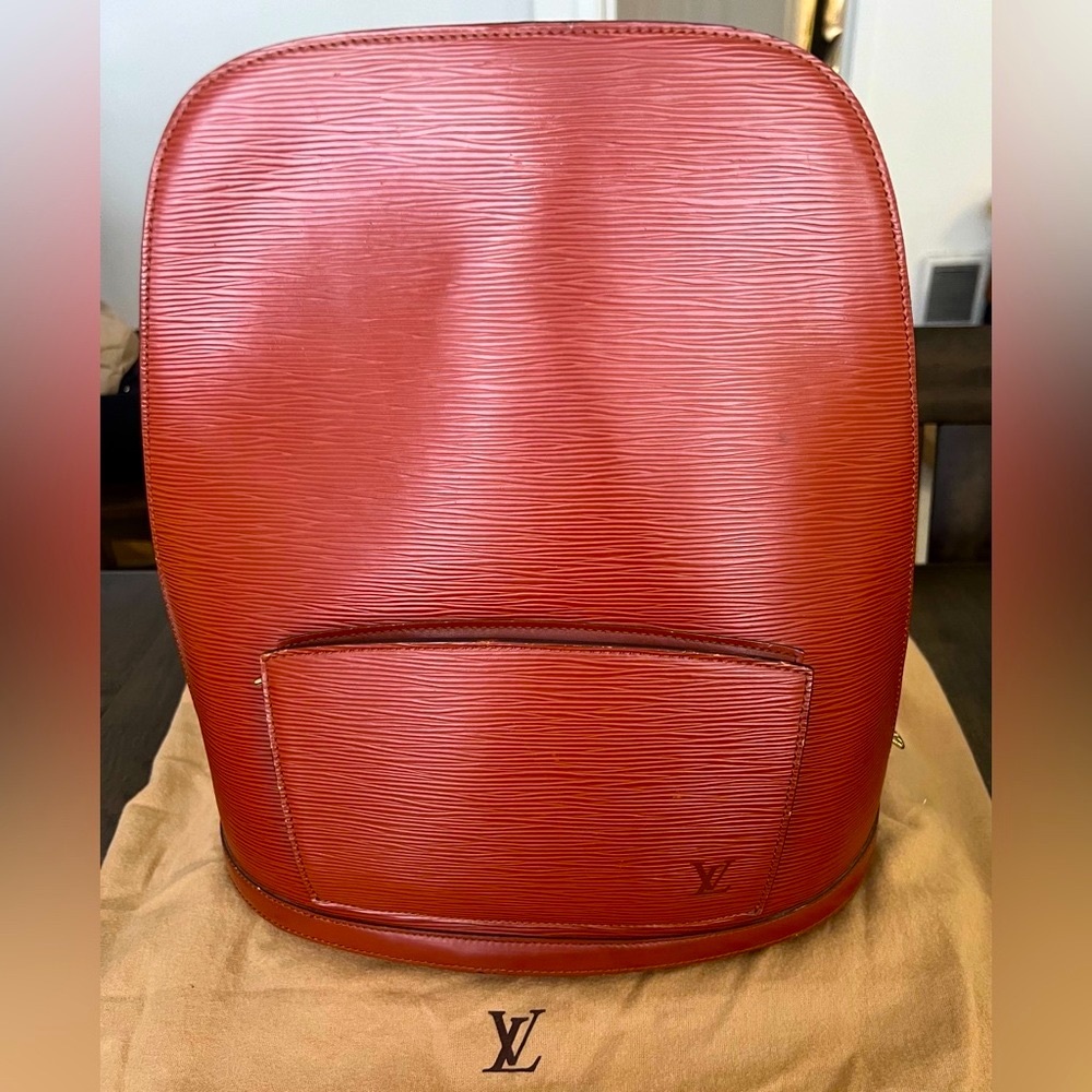 XL EPI Louis Vuitton
Gobelins vintage leather backpack brown